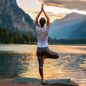 El Flujo De Yoga: Música Para Un Movimiento Equilibrado album cover